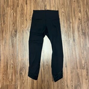Lululemon Women’s black 7/8 leggings mesh ankle detail size 6 small workout pant